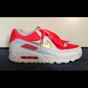 Nike Air Max 90 Sneakers